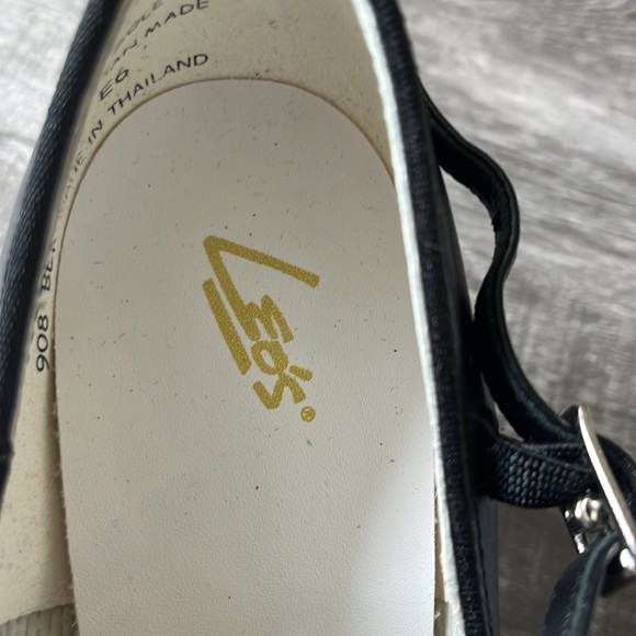 Size 8 1/2 M Leather Leo’s Dance Heels - Picture 4 of 4